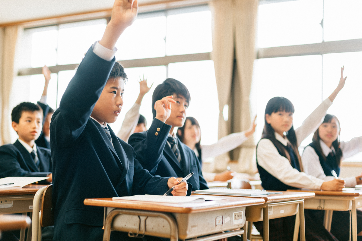 Belajar dari Jepang: Kenapa Anak-Anak Diberi Tanggung Jawab Membersihkan Sekolah?
